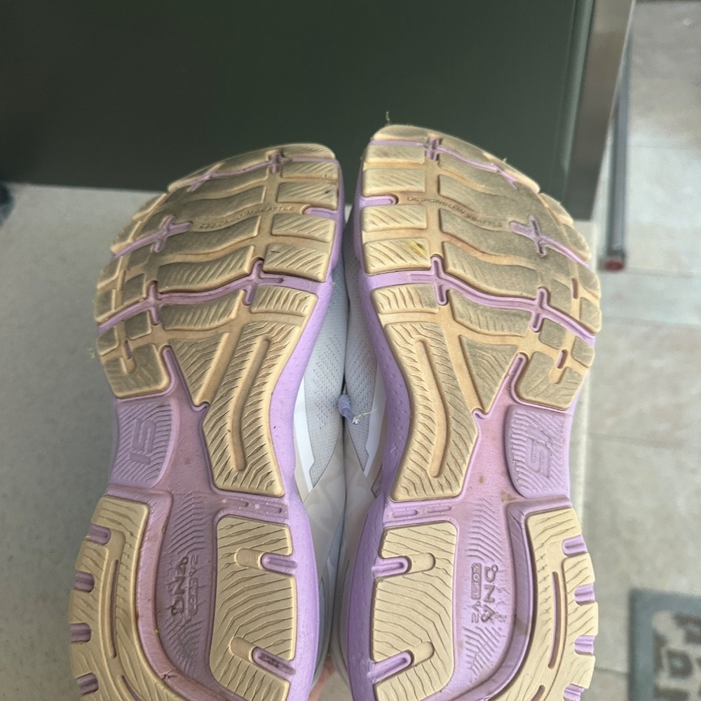 Brook’s ghost shoe - Picture 4 of 6